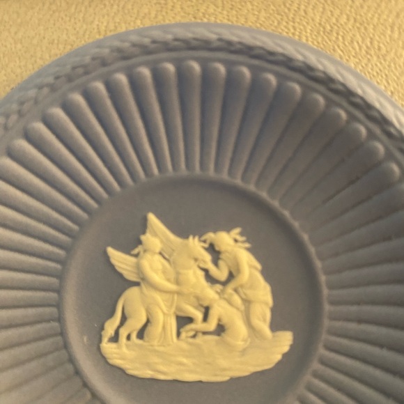 Wedgewood Miniature Plate! - Picture 2 of 6